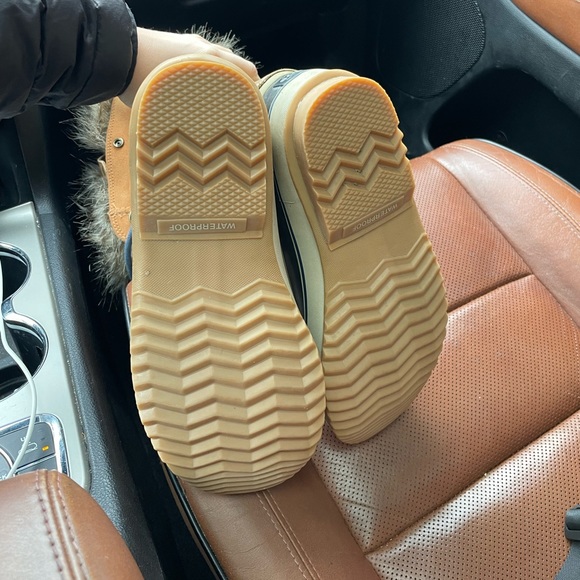 Joan of Arctic boots - Picture 3 of 4